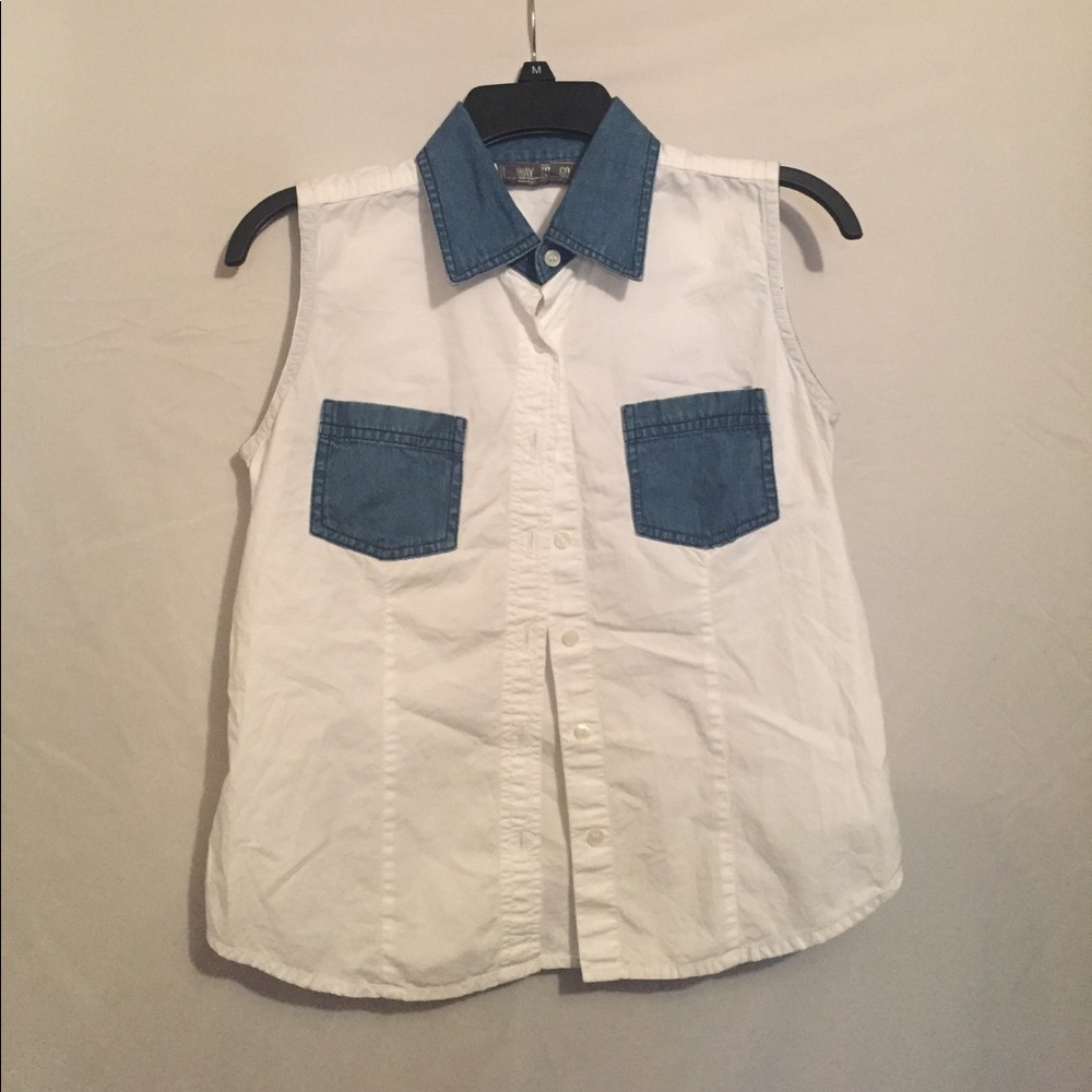 White sleeveless shirt great for summer time