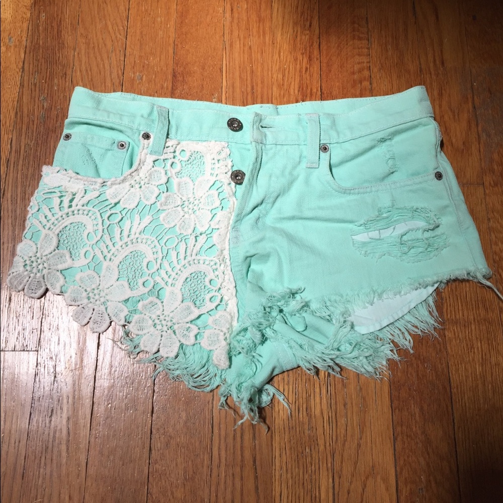 LF Carmar Distressed Shorts, Crochet Detail! NWOT!