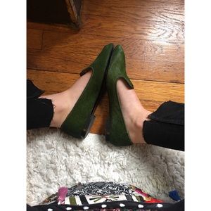 🔴SALE Green leather calf hair loafers