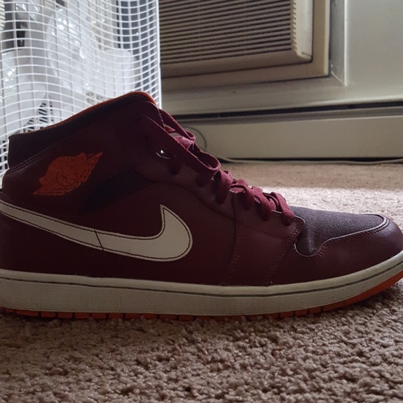 Air Jordan Retro 1 - Picture 1 of 3