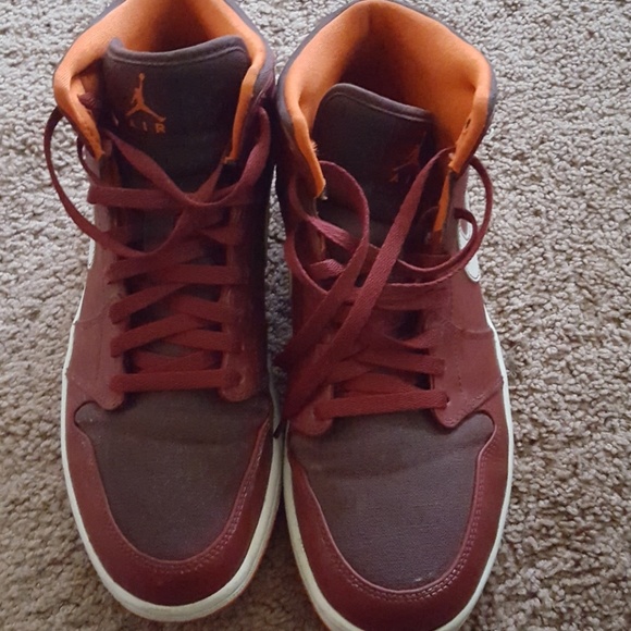 Air Jordan Retro 1 - Picture 2 of 3