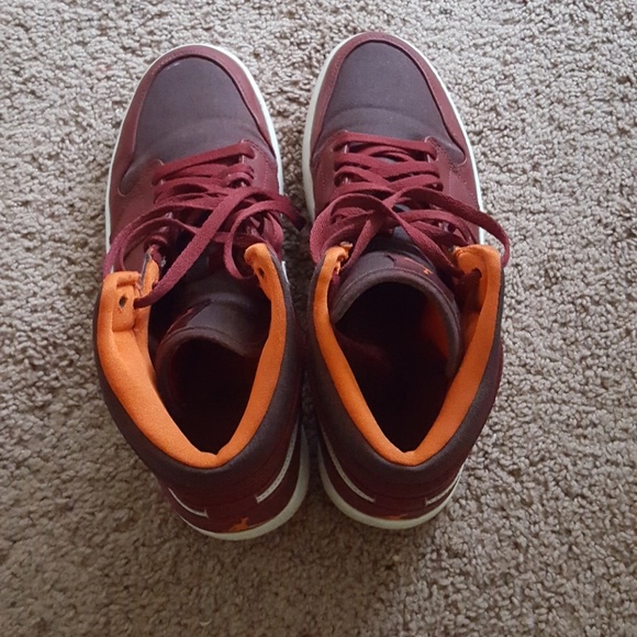 Air Jordan Retro 1 - Picture 3 of 3