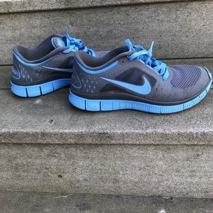 NIKE tennis shoes