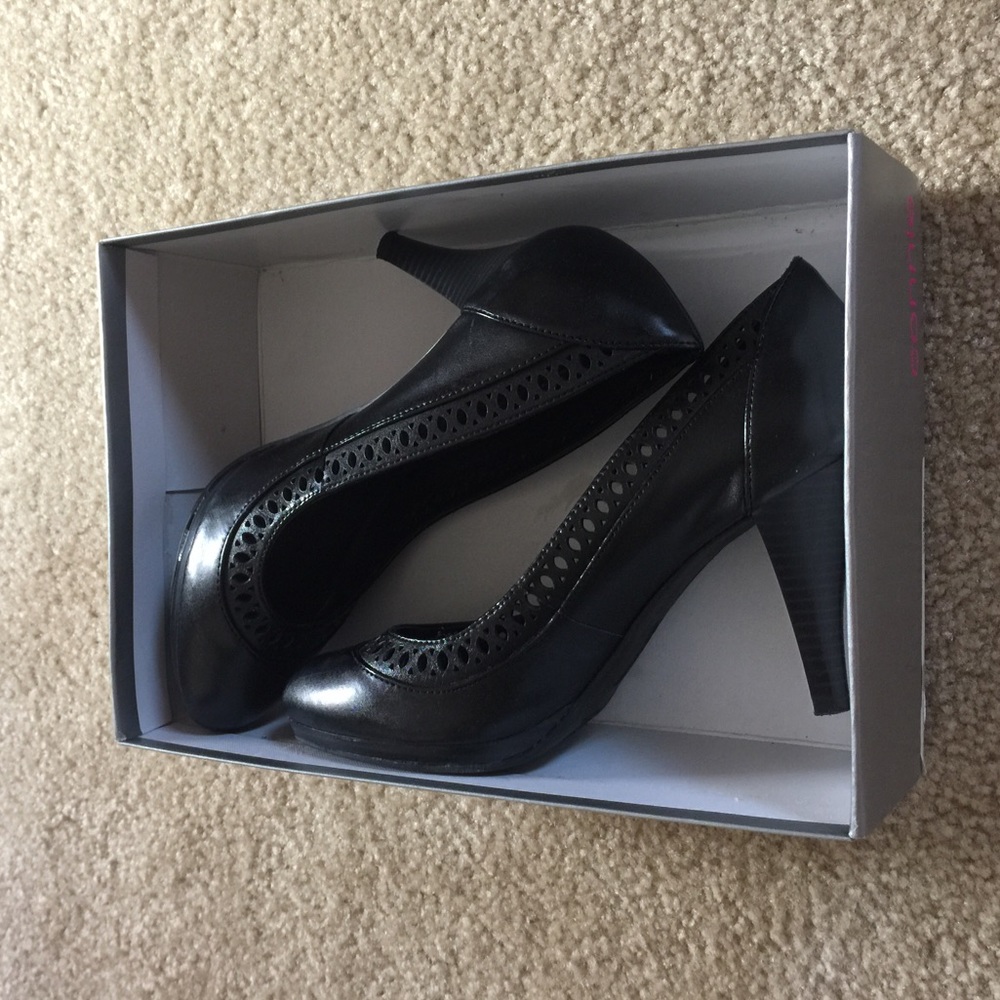 Woman's shoe size 7.5!