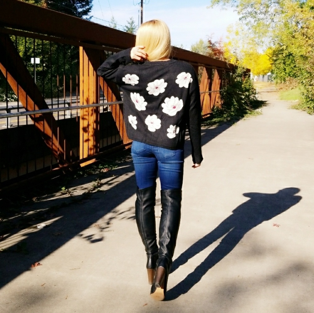 FLORAL PRINT COMFY SWEATER - Picture 3 of 4