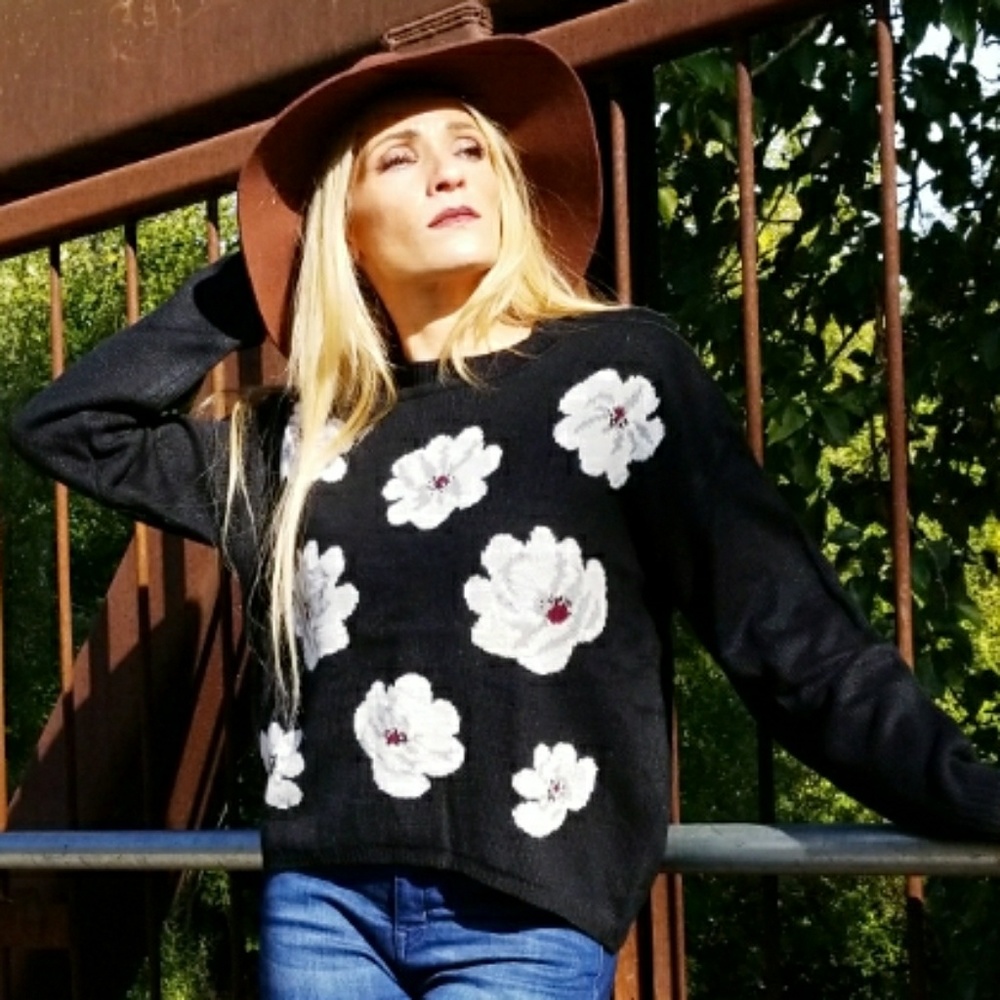 FLORAL PRINT COMFY SWEATER - Picture 1 of 4
