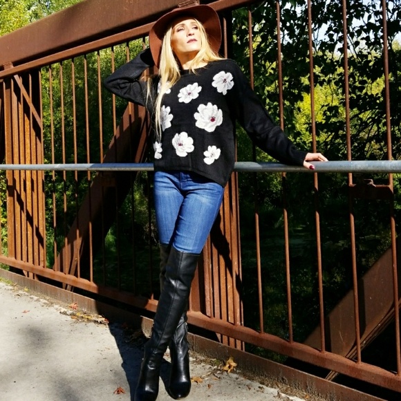 FLORAL PRINT COMFY SWEATER - Picture 2 of 4