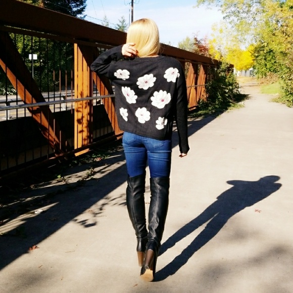 FLORAL PRINT COMFY SWEATER - Picture 3 of 4