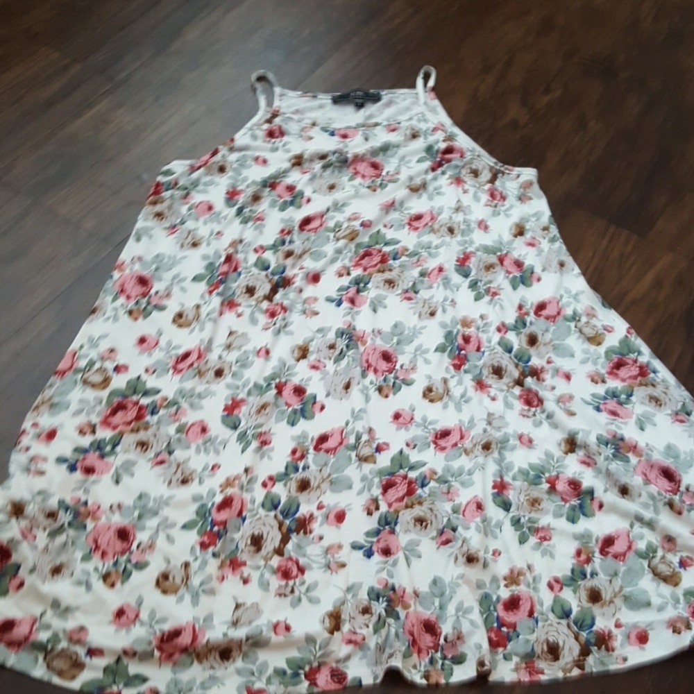 Pool Dress - Picture 4 of 4