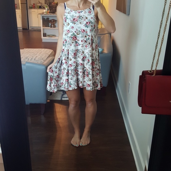 Pool Dress - Picture 3 of 4