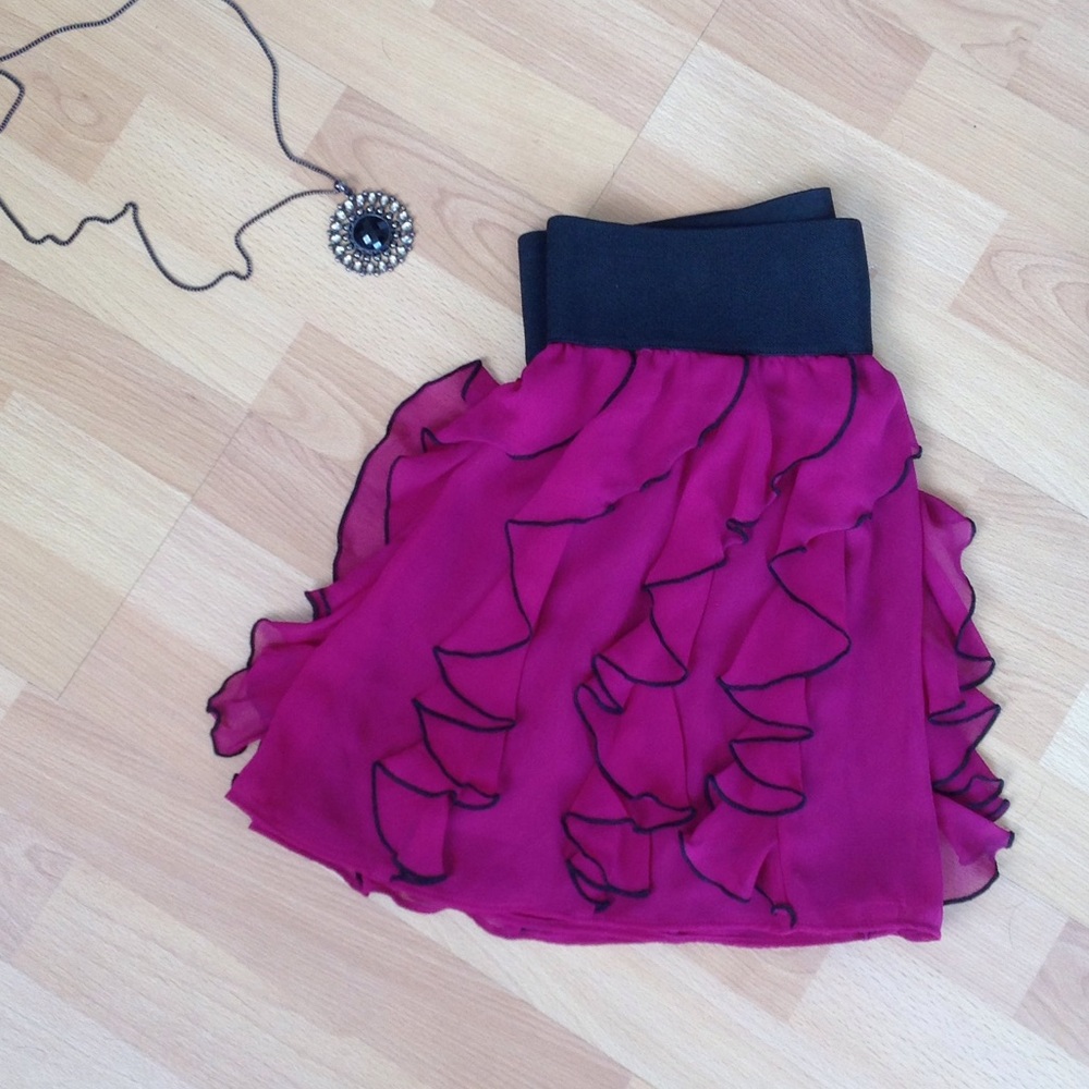 Express Ruffle Skirt with Elastic waistband