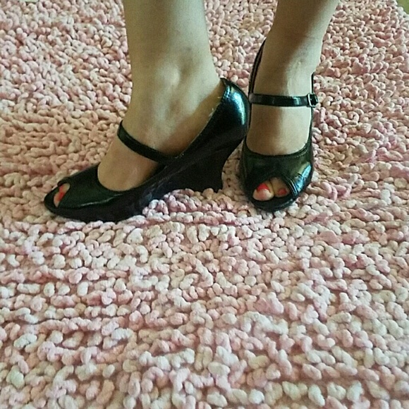 Beautiful Wedges - Picture 1 of 1