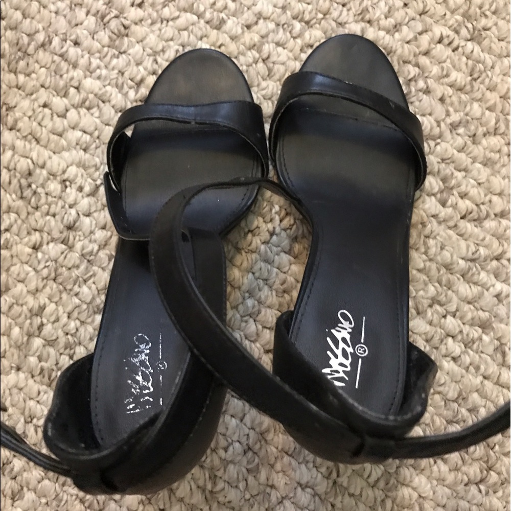 Black Strappy Sandals/Heels