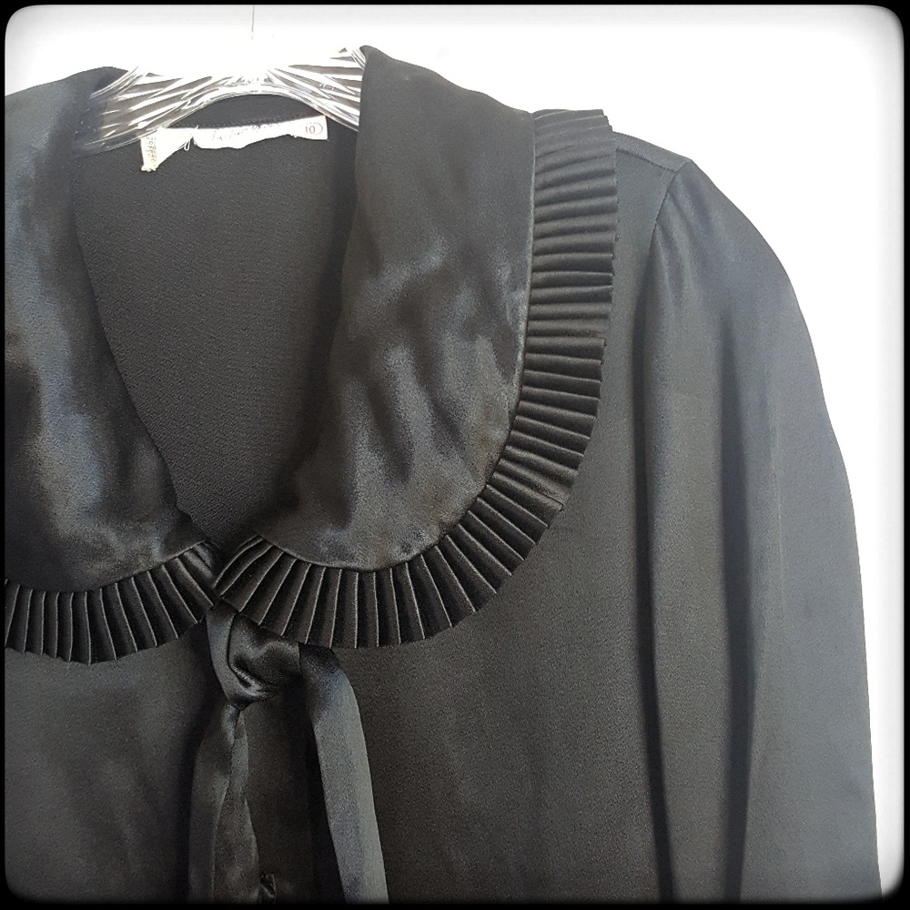 Vintage long sleeve ruffle collar blouse EUC