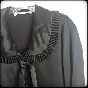 Vintage long sleeve ruffle collar blouse EUC