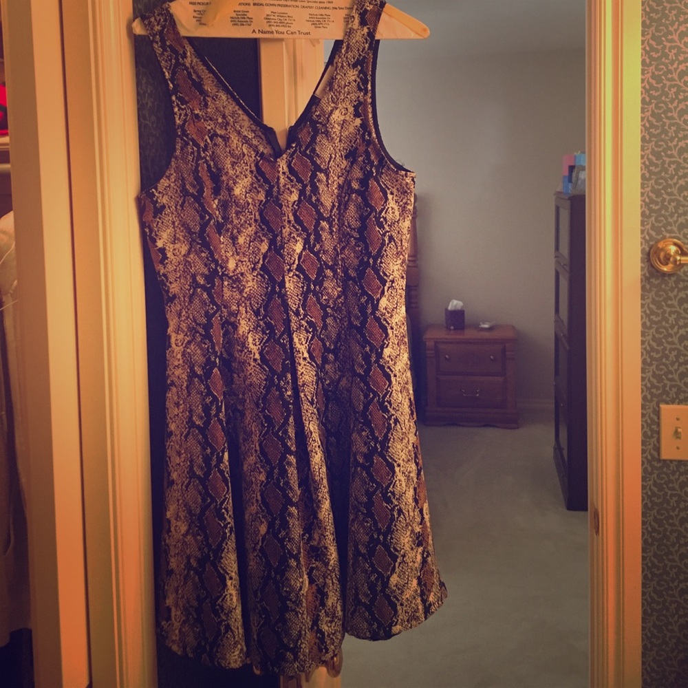Cute casual dress worn once!