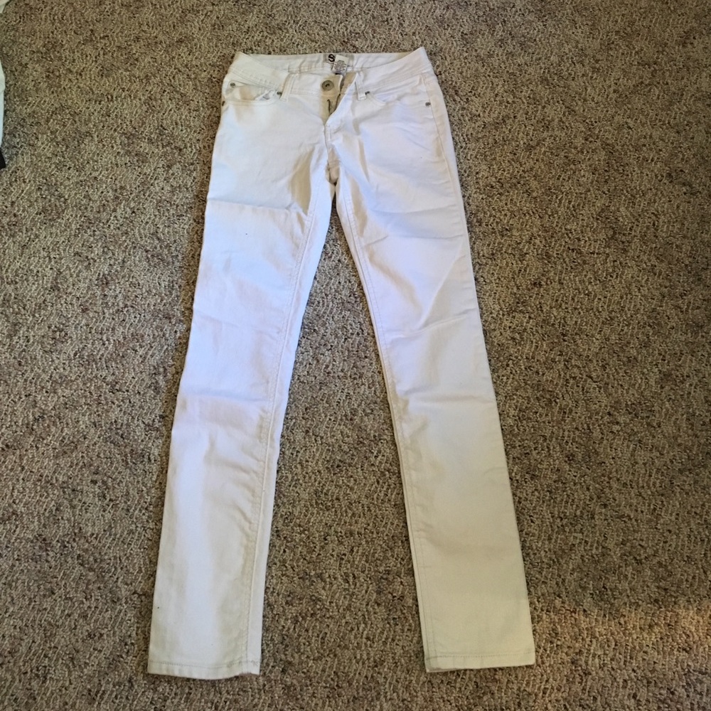 White skinny jeans