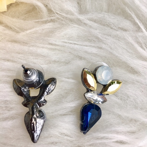 Statement rhinestone stud earrings blue - Picture 3 of 3
