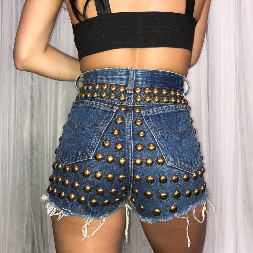 \\\STUDDED BOOTY SHORTS///
