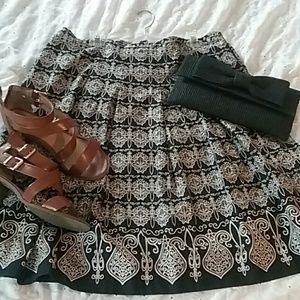 Black & tan motif skirt