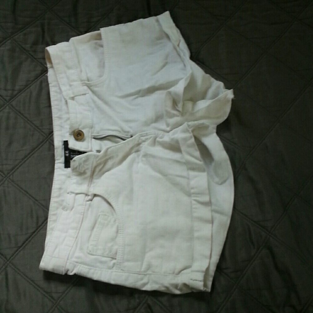 H&M white short shorts