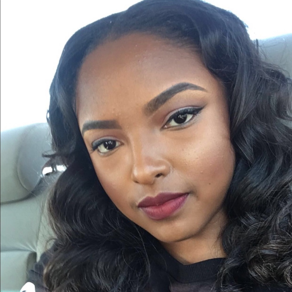 Meet your Posher, Cymone