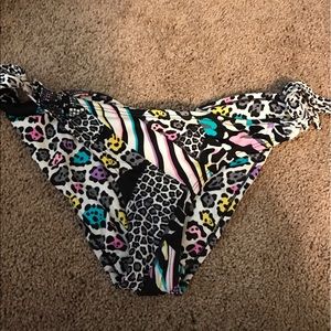 Reversible bikini bottoms