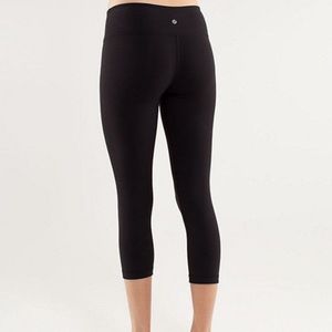 Lululemon black wunder under crop legging