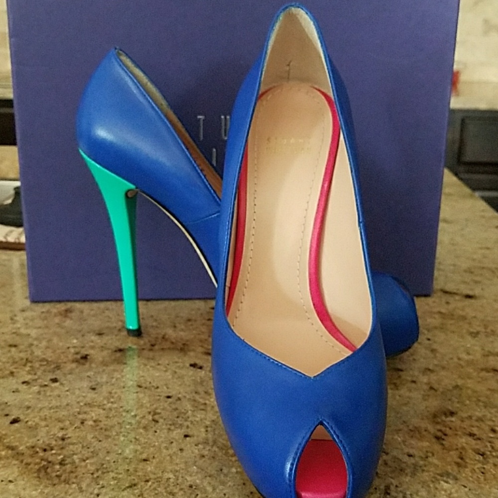 Stuart Weitzman Multi Pump