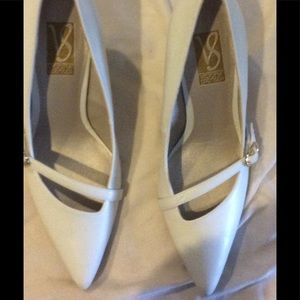 Victoria spencer white 3 inch heels