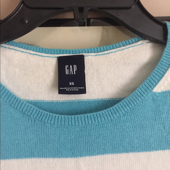 GAP Sweater - Picture 2 of 2