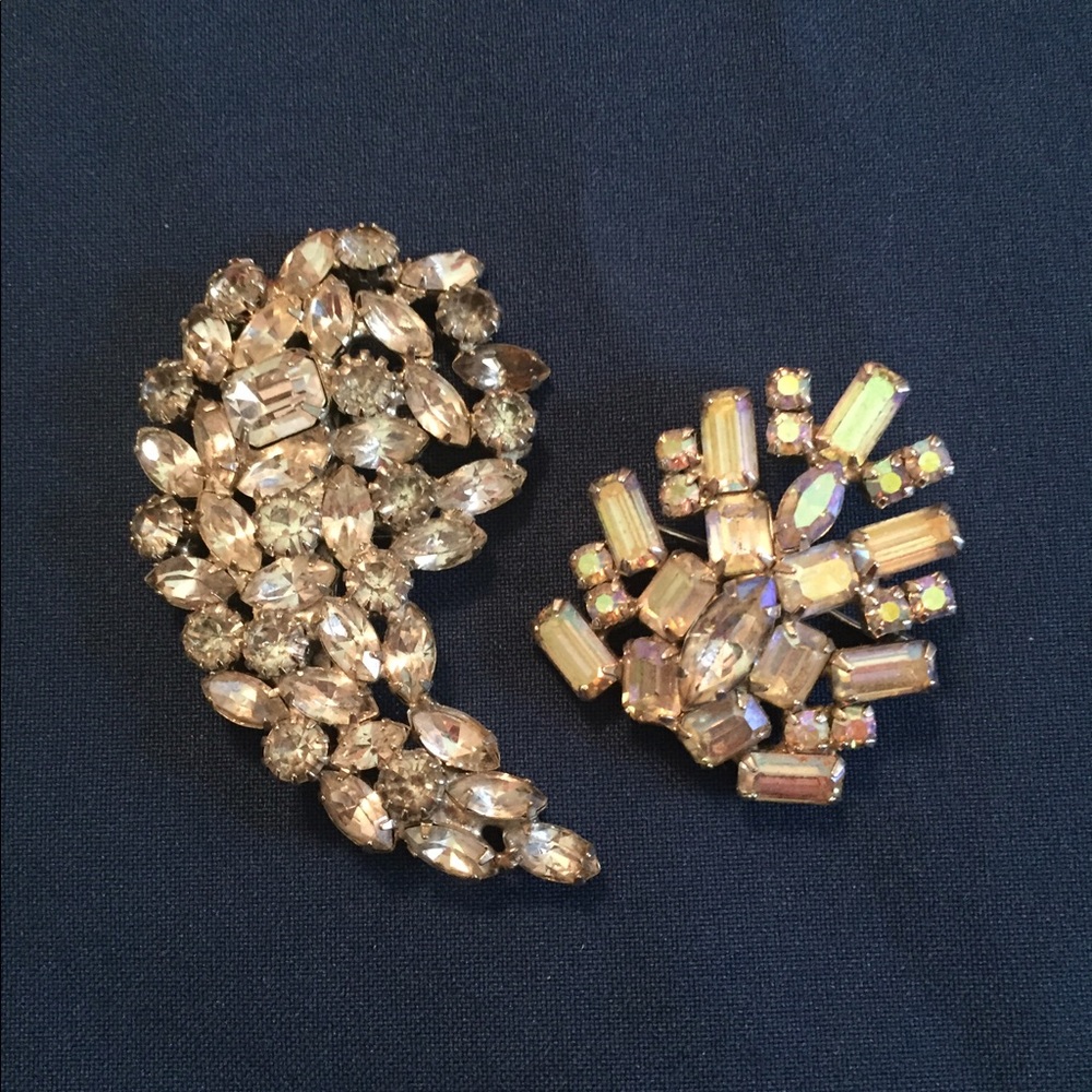 🦋SALE🎈2 brooches