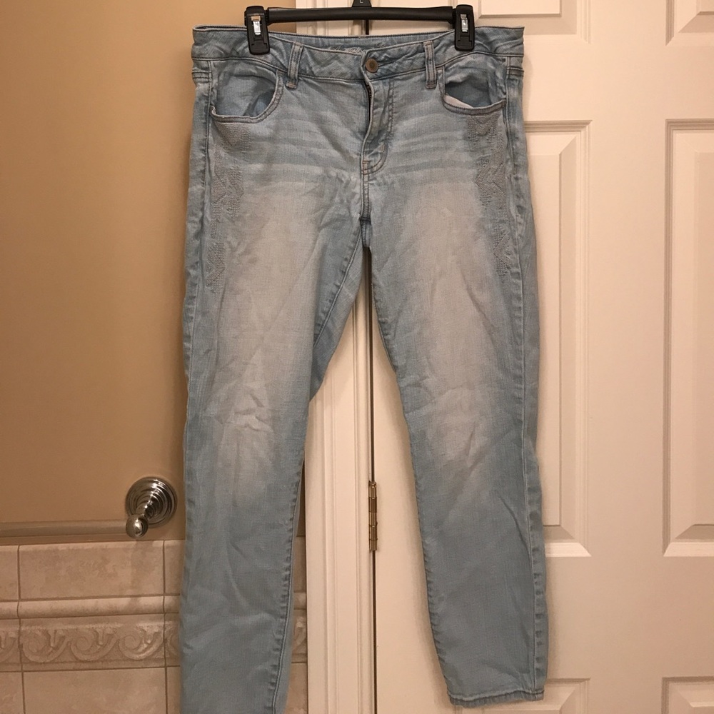 American Eagle Light Wash Jeans with tan details