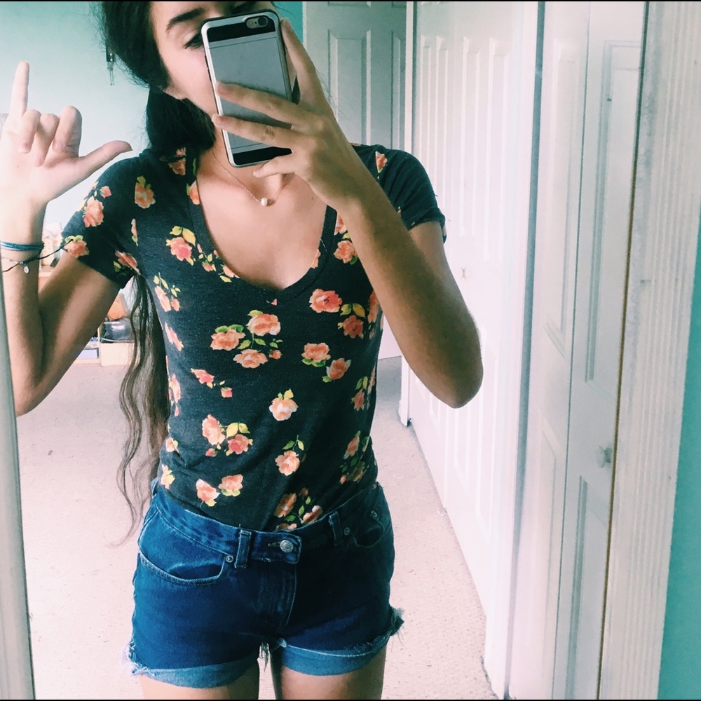 Gray floral tee