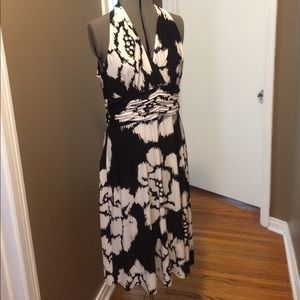 Black and white floral print dress!