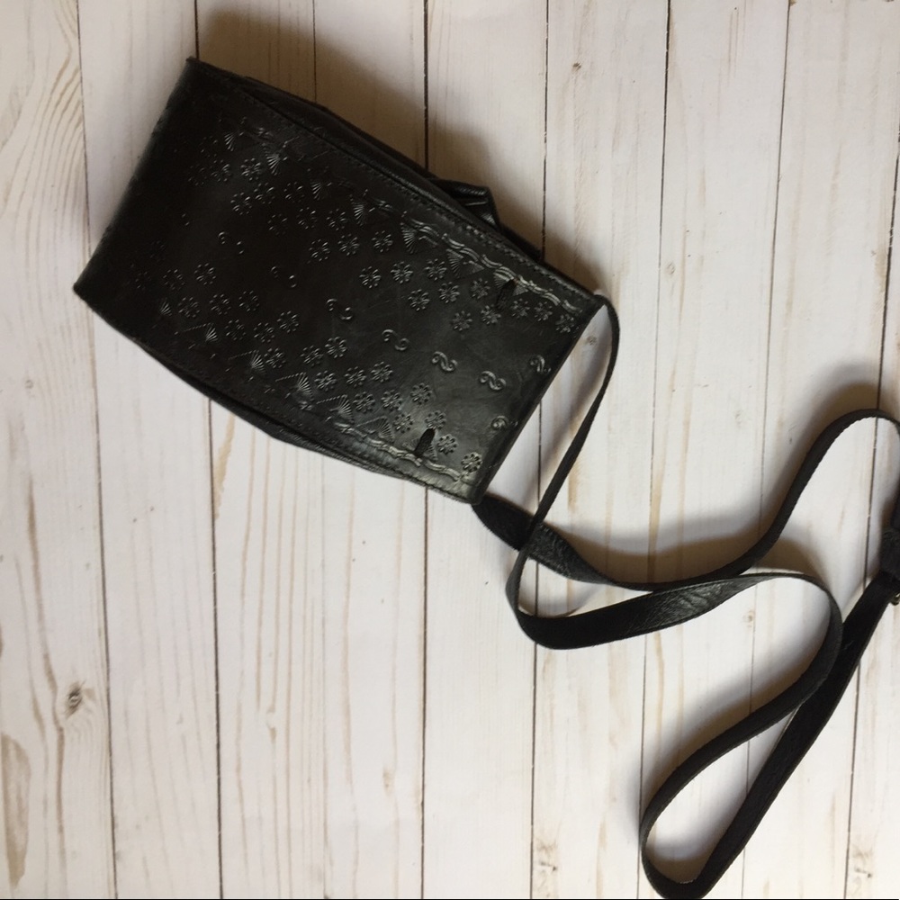 Vintage leather cross body - Picture 2 of 6