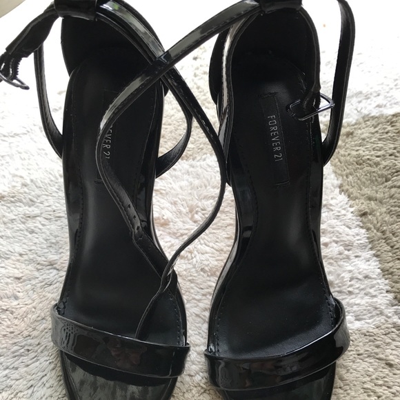 Forever21 Black Patent Faux Leather Heels - Picture 3 of 3
