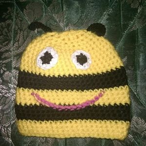 Newborn bumble bee hat