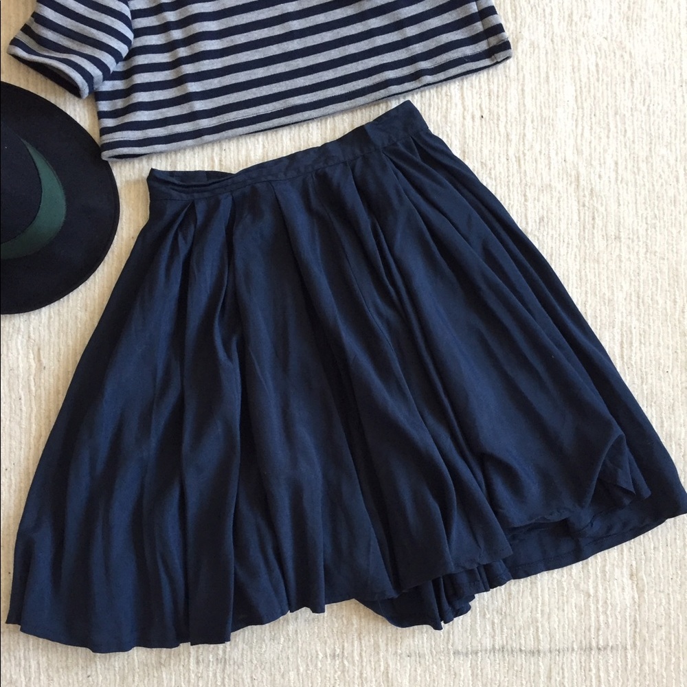 FINAL SALE Vintage blue midi flowy skirt 👗