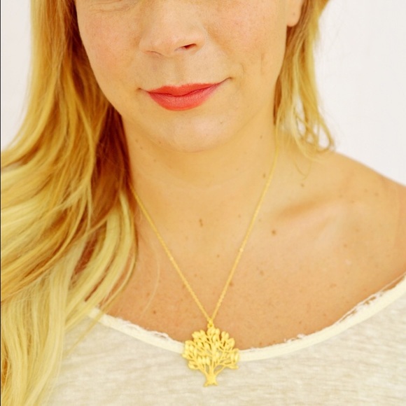 NWT Blooming Tree 🌳 Necklace in Gold - Picture 1 of 2