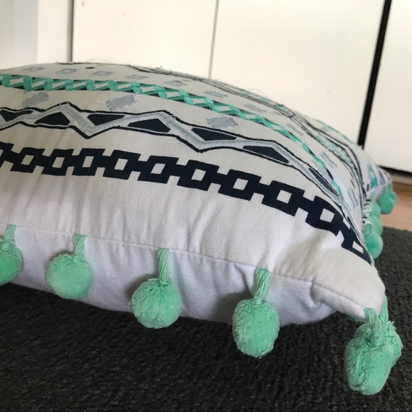 Really cute target pillow - Picture 3 of 3