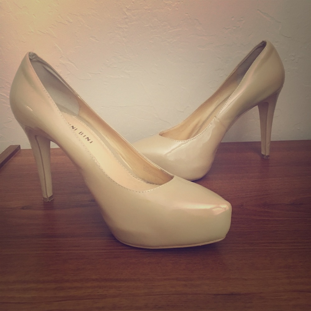 Nude pumps- every girl needs a pair!