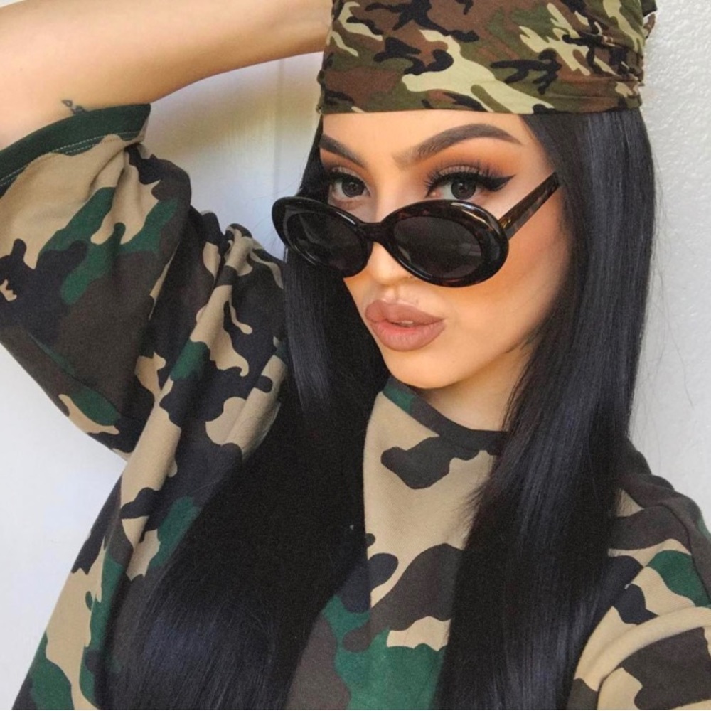 NWT THICK OVAL ROUND 90s STYLE SUNGLASSES