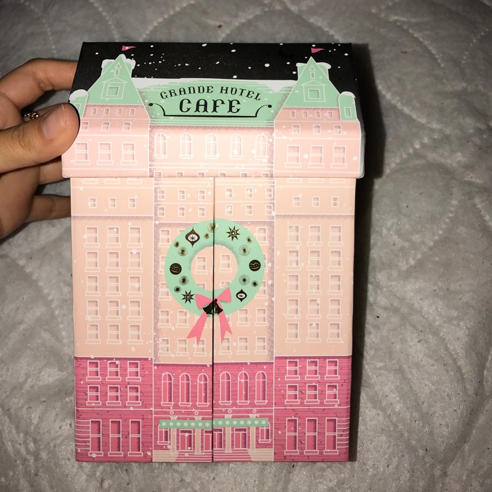 Grande hotel too faced