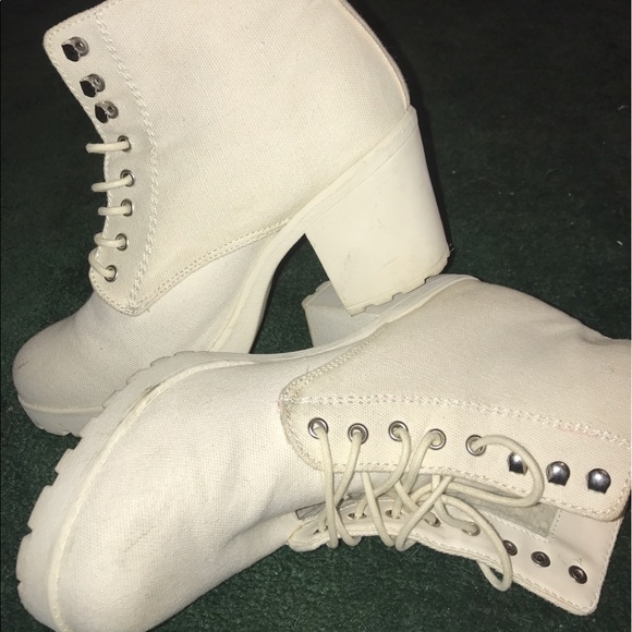 Women's boots - Picture 2 of 3