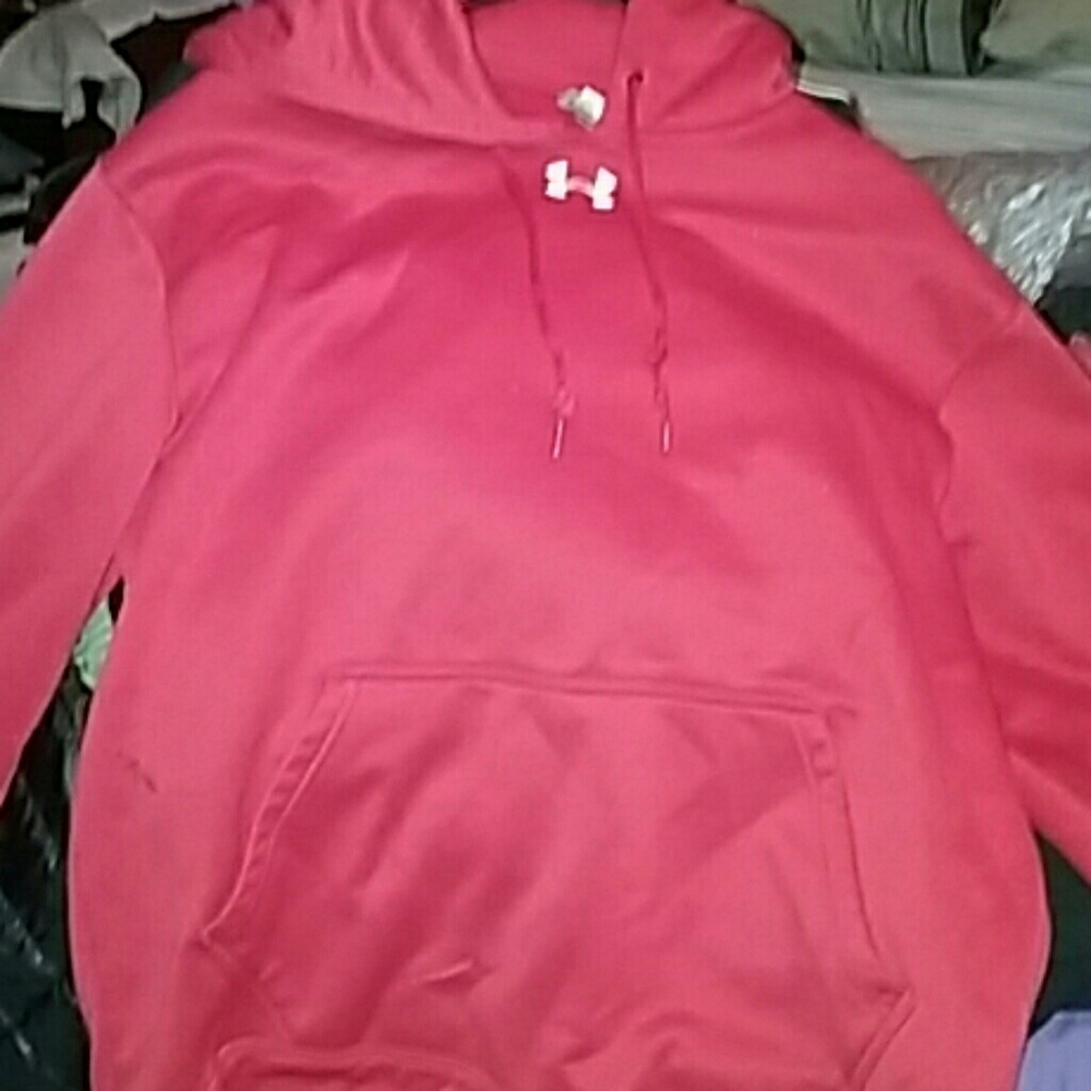 Under armor pull over
