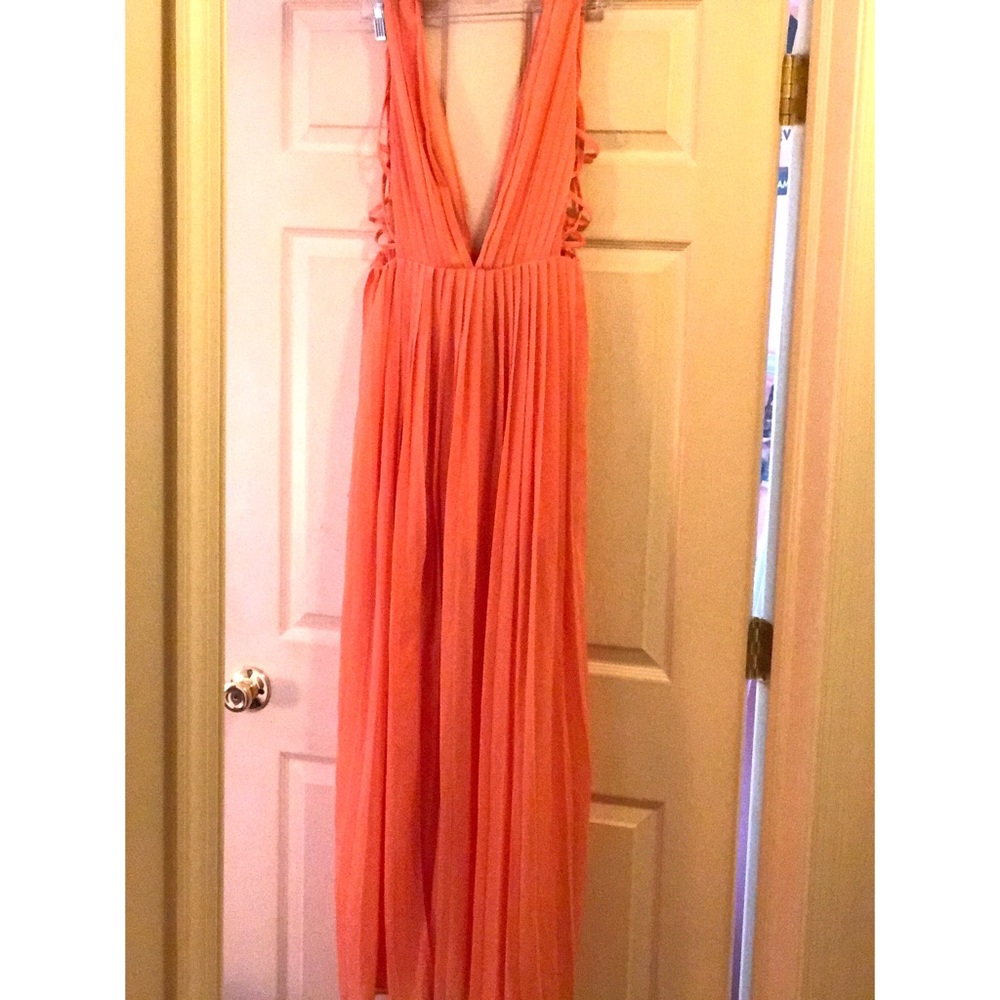 Beautiful Apricot Boohoo pleated maxi dress NWT