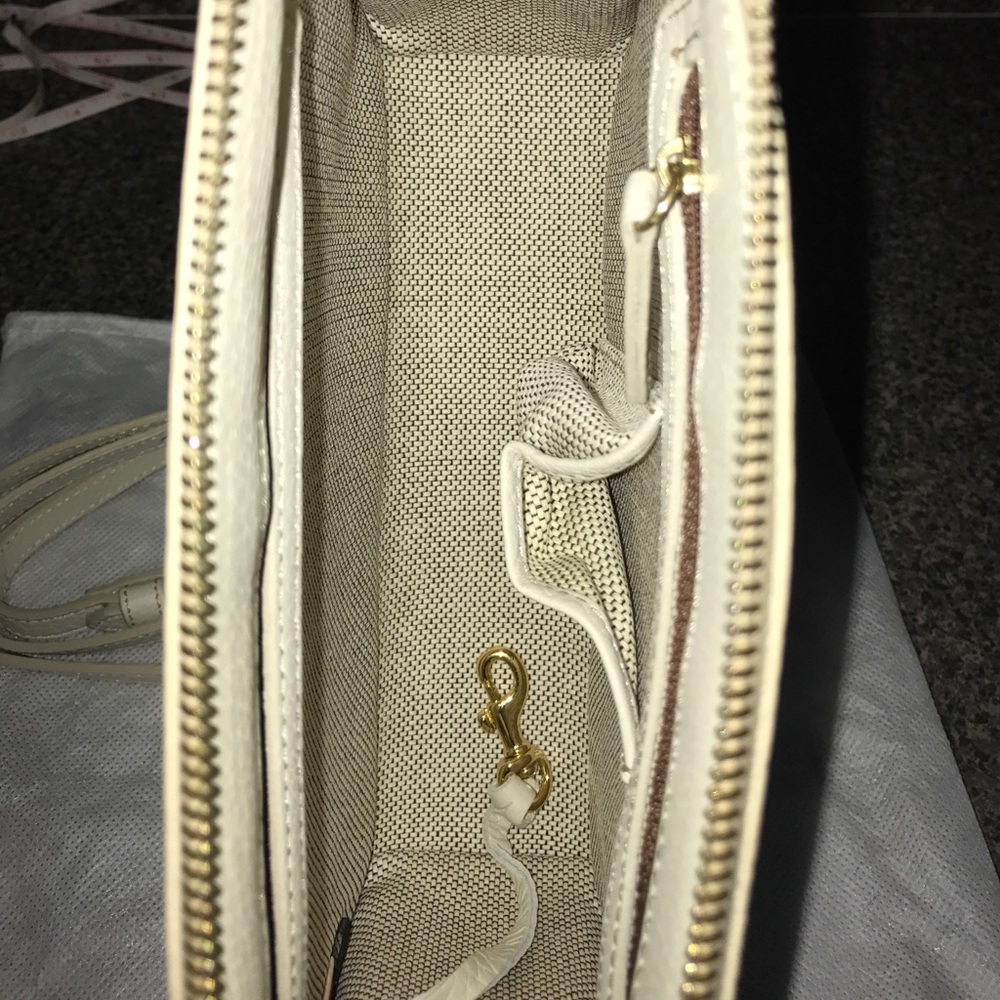 Dooney and Bourke vanilla small zip bag - Picture 3 of 3