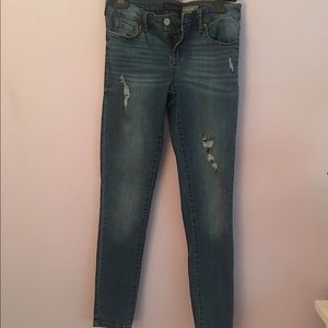 Distressed jeggings