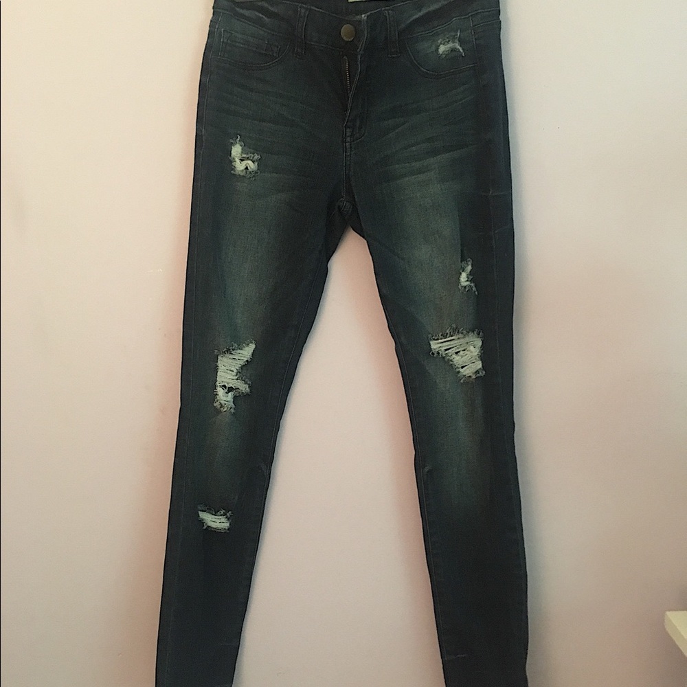 Distressed skinny jeans